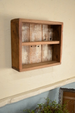 古材のウォールラック