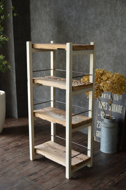 シャビーな流木の棚