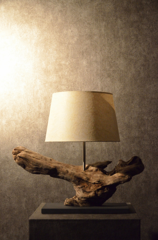 流木と和紙のランプ