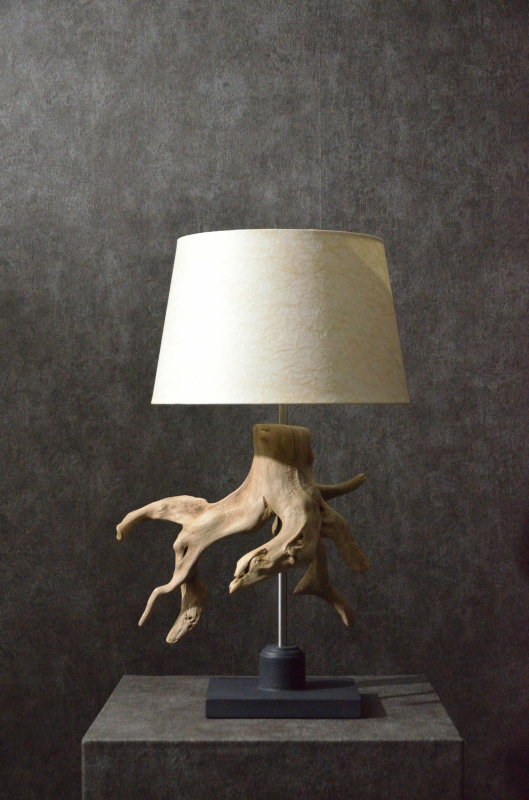 流木と和紙のランプ