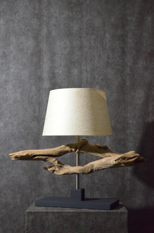 流木と和紙のランプ