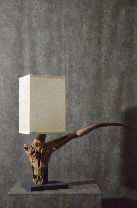 流木と和紙のランプ