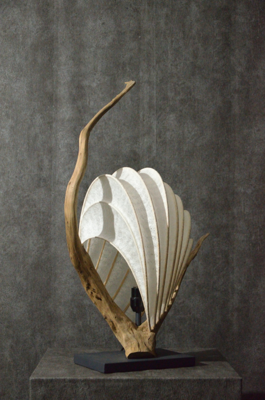 流木と和紙のランプ