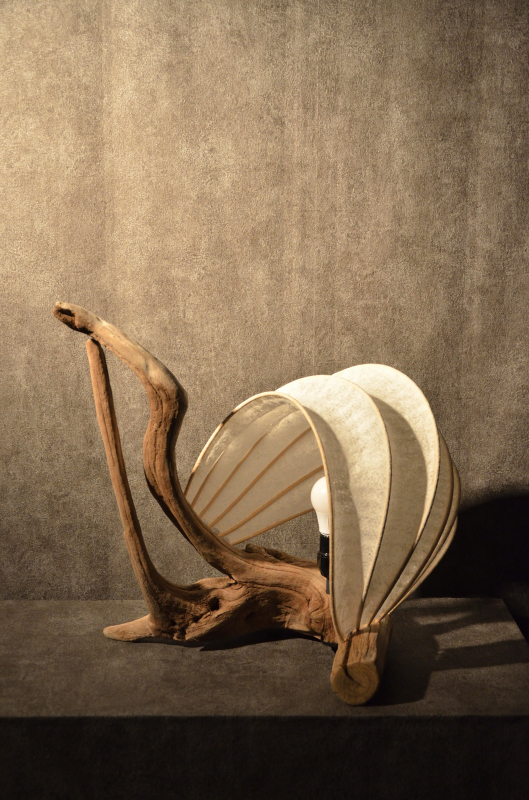 流木と和紙のランプ