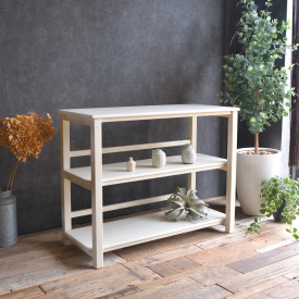 シャビーな３段シェルフ